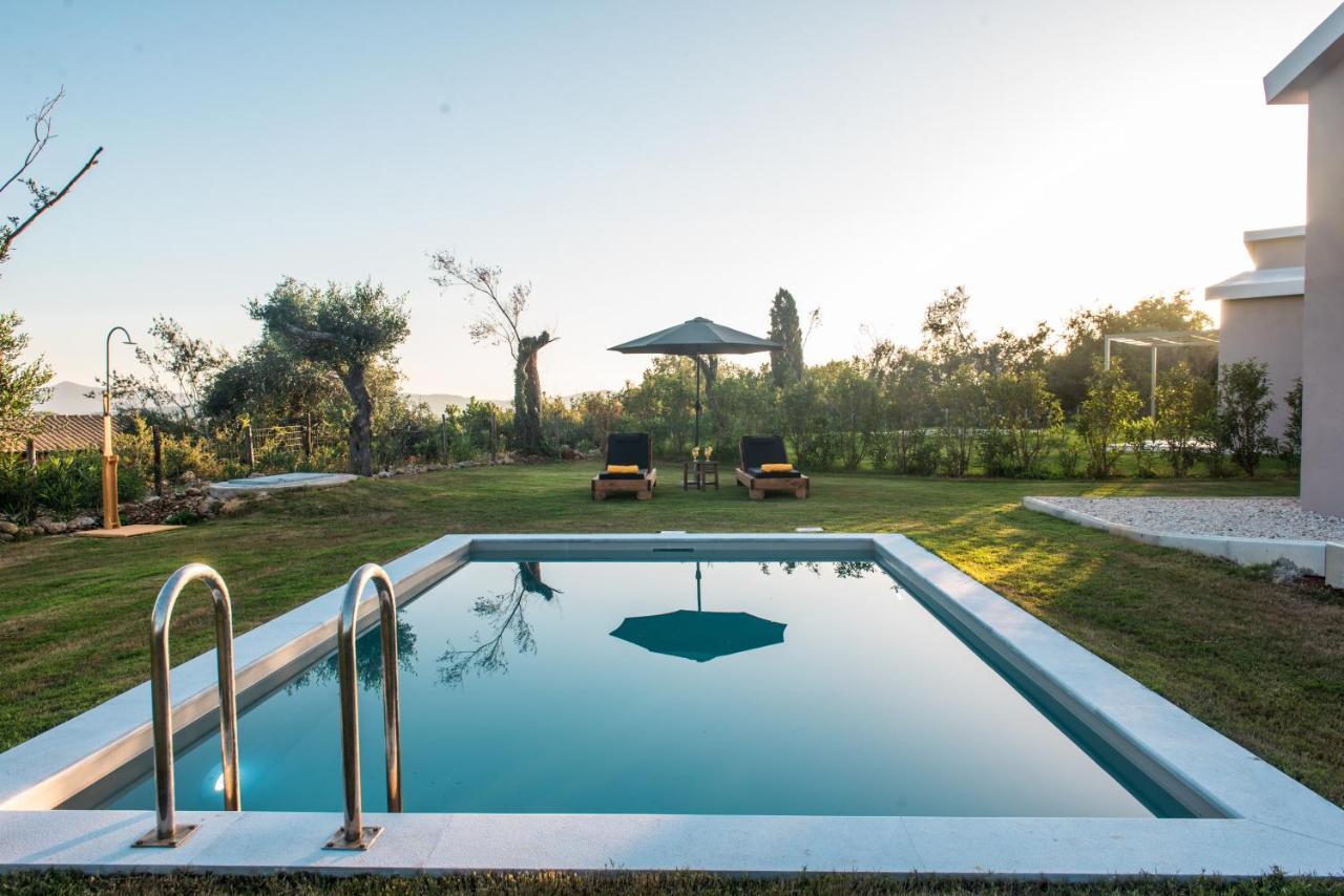 Villas Epta Karpi Complex Of 7 Luxury Villas Skriperon Esterno foto